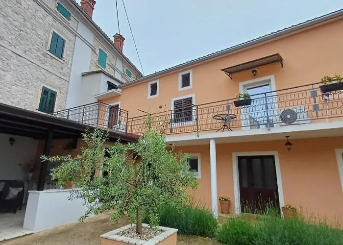 Casa Simeti Charming Mediterranean Near With Private Garden & Free Parking Poreč