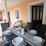 Casa Simeti Charming Mediterranean Near With Private Garden & Free Parking Lejlighed Poreč