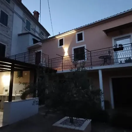 Апартаменты Casa Simeti Charming Mediterranean Near With Private Garden & Free Parking Пореч